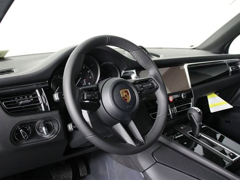 New 2026 Porsche Macan image 4