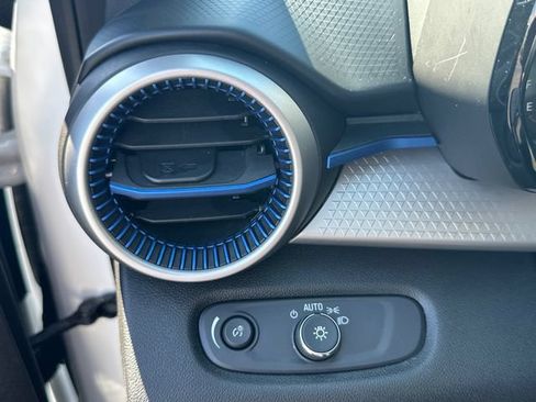 Used 2024 Chevrolet Trax LS w/ LS Convenience Package FWD image 17