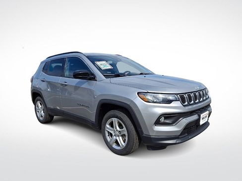 Used 2023 Jeep Compass Latitude image 1