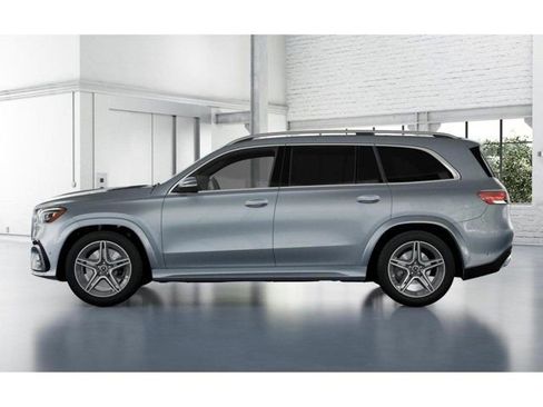 Used 2025 Mercedes-Benz GLS 450 4MATIC image 35