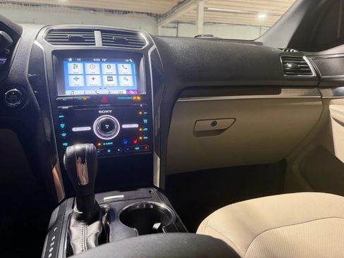 Used 2018 Ford Explorer Limited AWD/4WD image 17