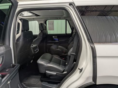 Used 2025 Ford Expedition Platinum AWD/4WD image 10