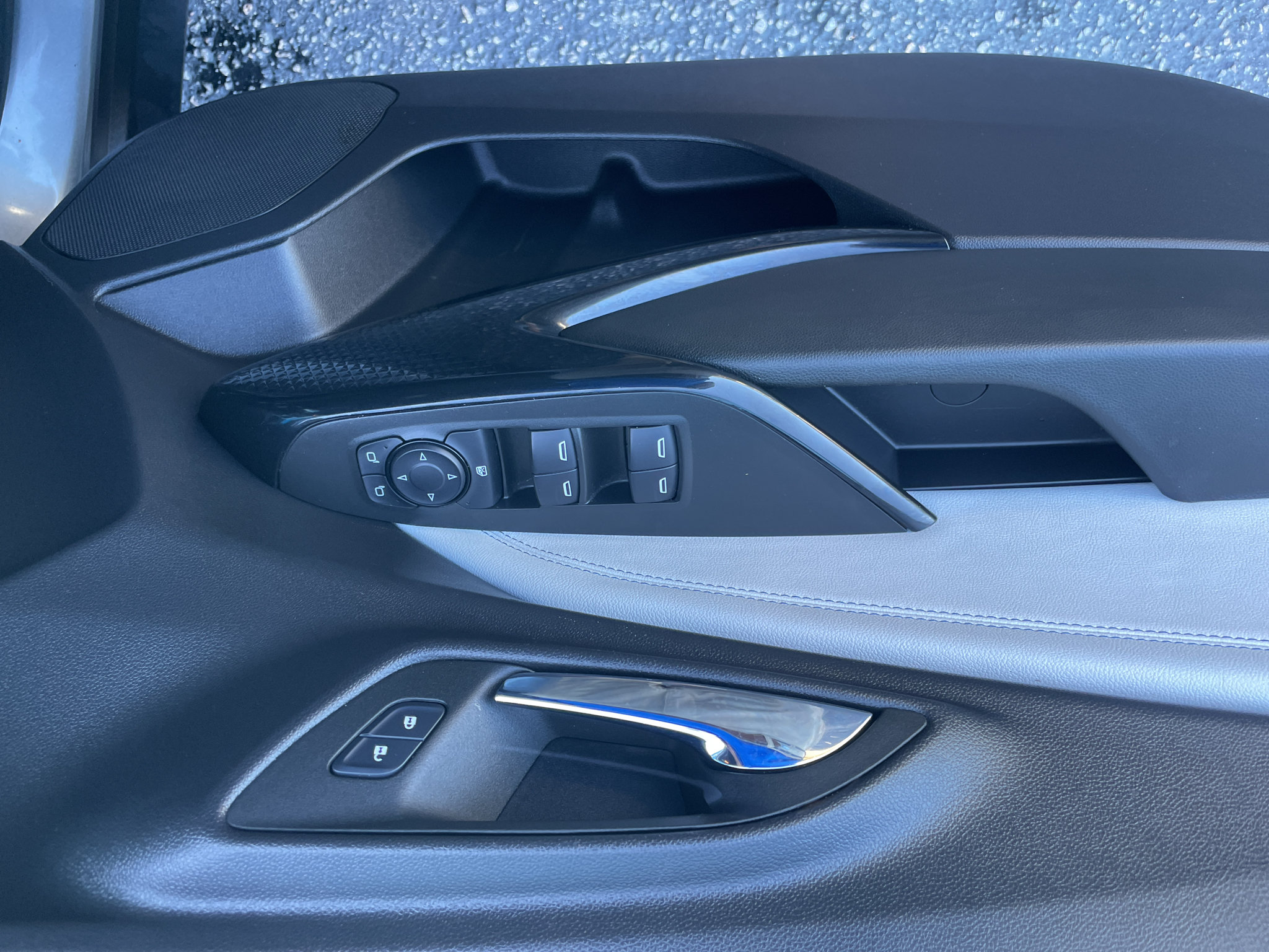 Certified 2025 Chevrolet Trax LT FWD image 16