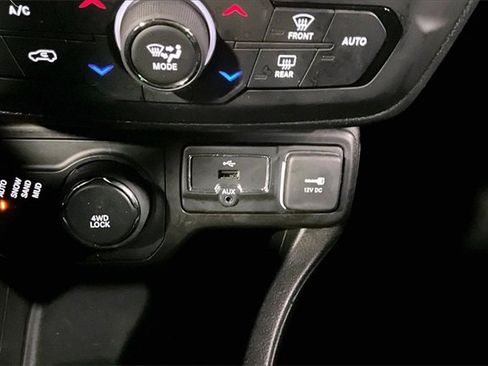 Used 2021 Jeep Renegade Latitude image 24