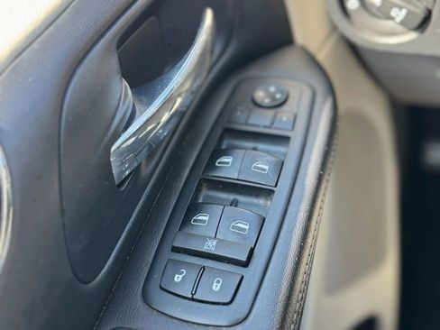 Used 2013 Chrysler Town & Country Touring image 23