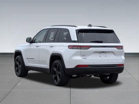 Certified 2023 Jeep Grand Cherokee Altitude AWD/4WD image 4