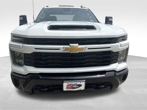 Used 2025 Chevrolet Silverado 2500 Custom w/ Custom Convenience Package AWD/4WD image 2