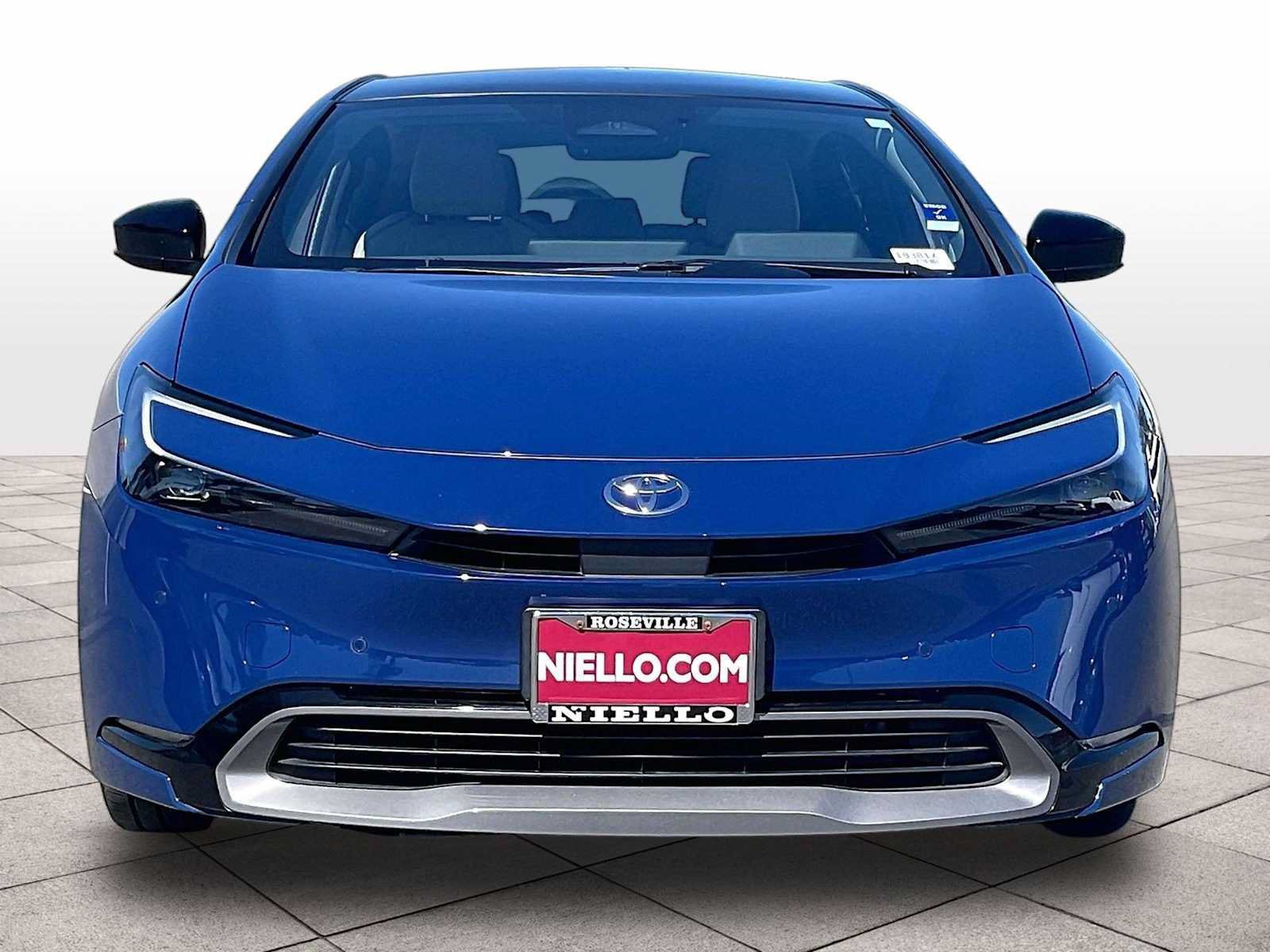 Used 2024 Toyota Prius XLE FWD image 3