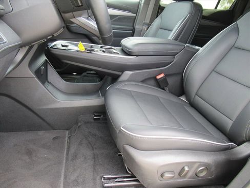 Used 2025 Buick Enclave Preferred image 15