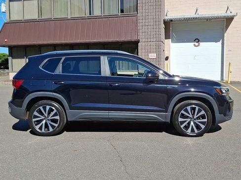 Certified 2022 Volkswagen Taos SE FWD image 12