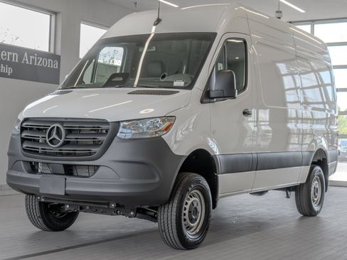 Used 2025 Mercedes-Benz Sprinter 2500 image 25