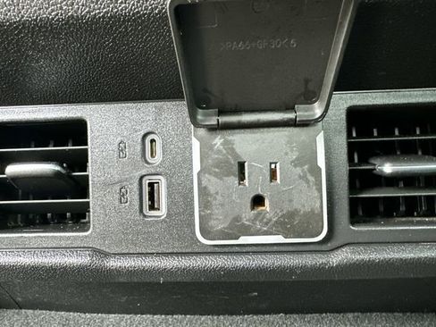 Used 2023 Chevrolet Silverado 1500 LT image 16