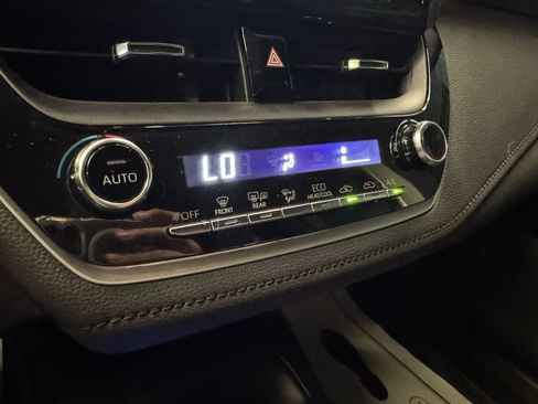 Used 2022 Toyota Corolla SE w/ SE Premium Package FWD image 15