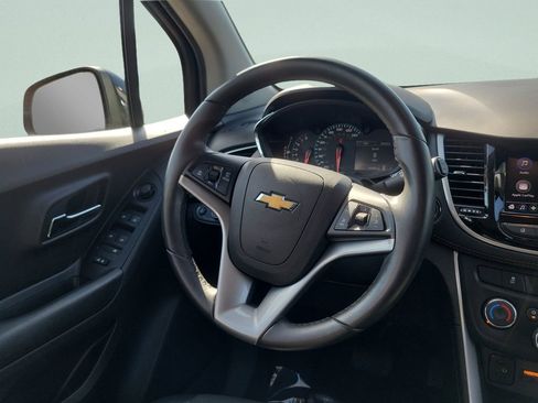 Used 2021 Chevrolet Trax LT w/ LT Convenience Package image 15