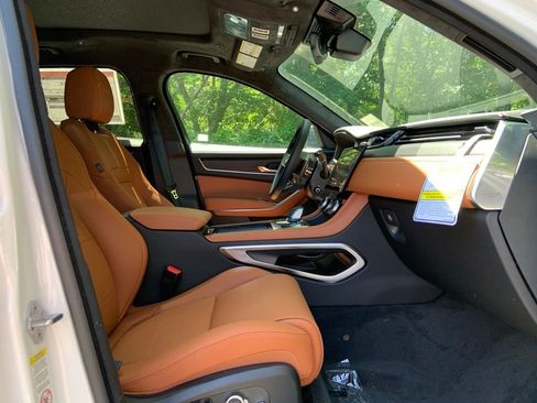 Used 2025 Jaguar F-PACE R-Dynamic S image 18