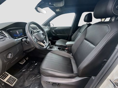 Certified 2023 Volkswagen Tiguan SE R-Line FWD image 18