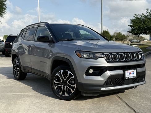 Used 2024 Jeep Compass Limited AWD/4WD image 2