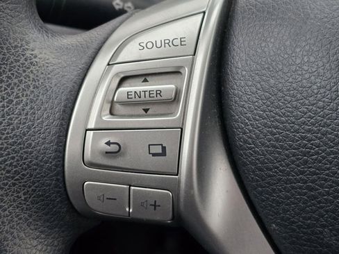 Used 2015 Nissan Rogue S image 12