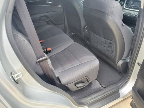 Used 2016 Kia Sorento FWD image 7
