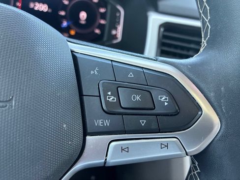 Used 2023 Volkswagen Atlas SE w/ Panoramic Sunroof Package FWD image 9