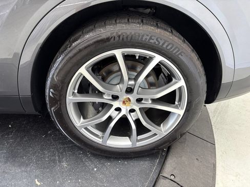 Certified 2024 Porsche Cayenne AWD/4WD image 15