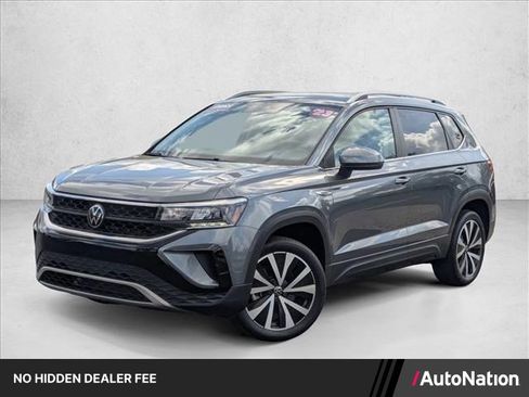 Used 2023 Volkswagen Taos SE FWD image 1
