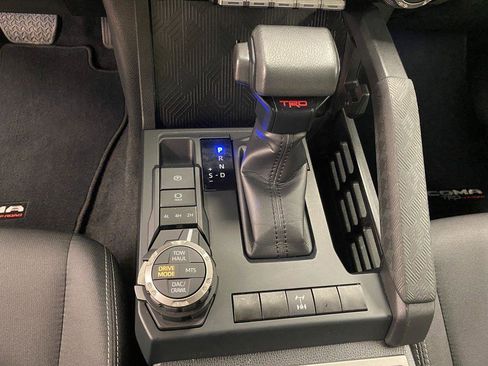 Used 2025 Toyota Tacoma TRD Off-Road image 6