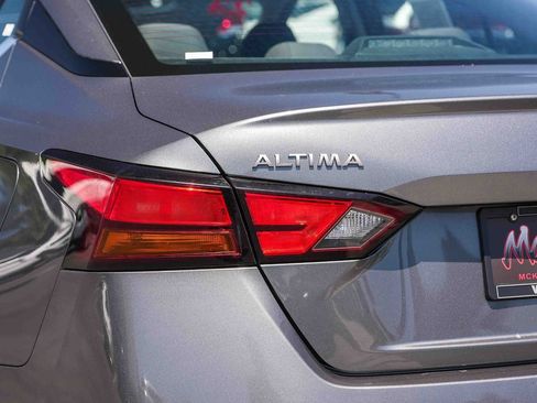 Used 2023 Nissan Altima 2.5 SV FWD image 9