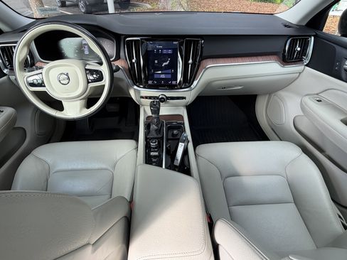 Used 2020 Volvo S60 T5 Momentum FWD image 34