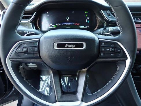 Used 2023 Jeep Grand Cherokee 30th Anniversary AWD/4WD image 16