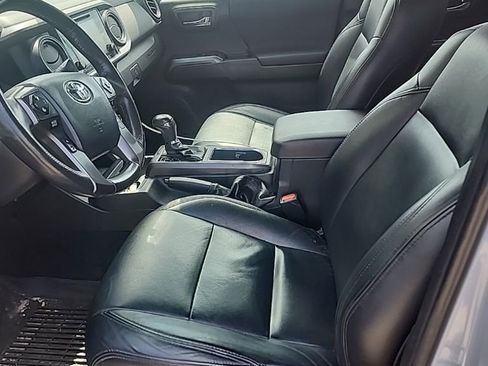 Used 2019 Toyota Tacoma TRD Off-Road image 4