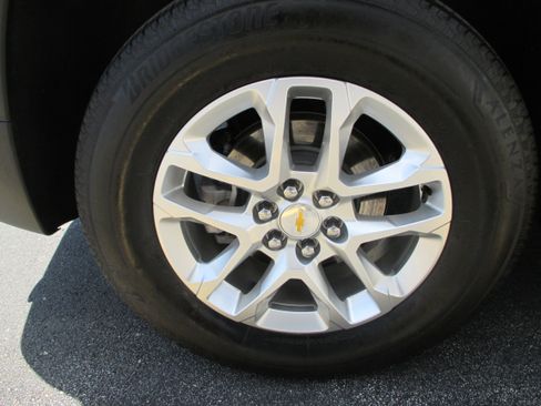 Used 2023 Chevrolet Traverse LS FWD image 9