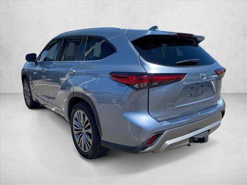 Used 2021 Toyota Highlander Platinum FWD image 9
