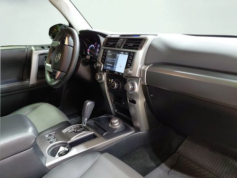 Used 2022 Toyota 4Runner SR5 Premium w/ Moonroof Package AWD/4WD image 17