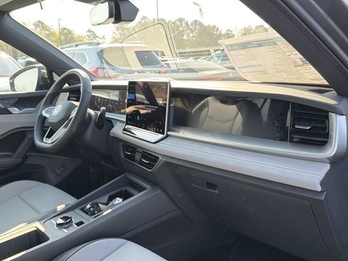 New 2026 Volkswagen Tiguan SE R-Line FWD image 21