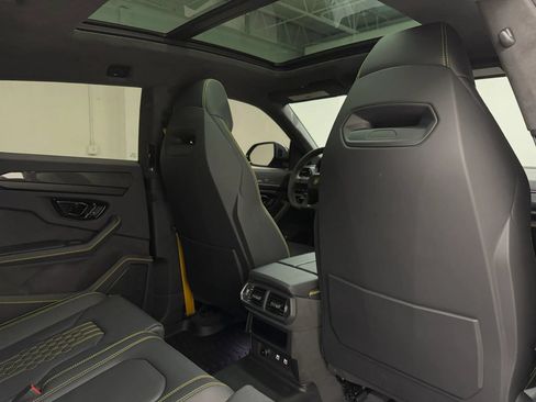 Used 2025 Lamborghini Urus SE AWD/4WD image 15