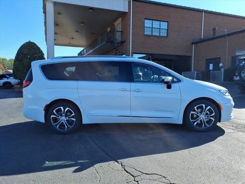 New 2026 Chrysler Pacifica Pinnacle image 2