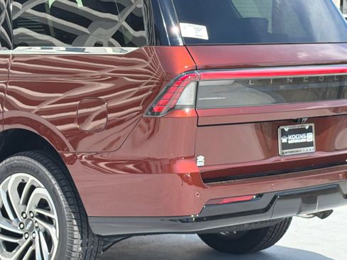 New 2027 Lincoln Navigator Reserve AWD/4WD image 7