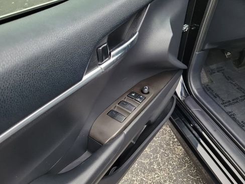 Used 2023 Toyota Camry SE FWD image 9