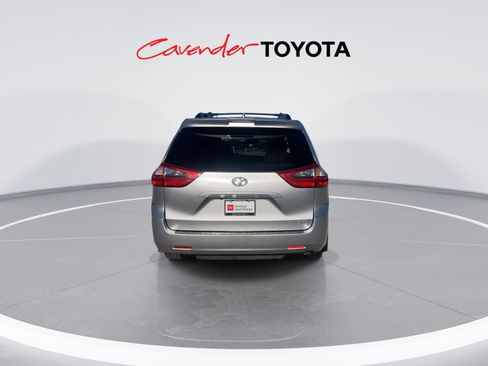 Certified 2020 Toyota Sienna XLE image 7