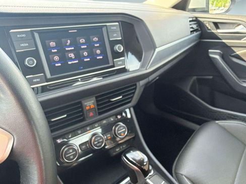 Certified 2024 Volkswagen Jetta SE FWD image 21