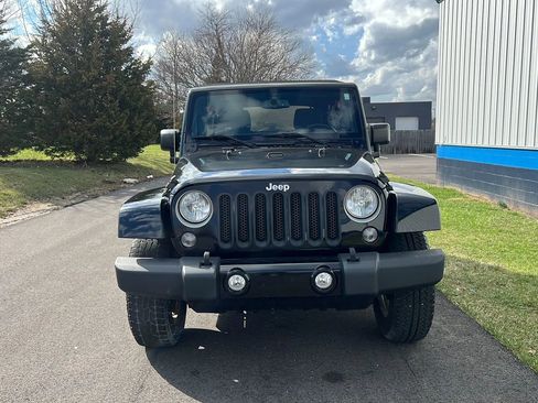 Used 2016 Jeep Wrangler Unlimited Sahara AWD/4WD image 2