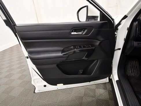Used 2022 Nissan Pathfinder SV w/ SV Premium Package AWD/4WD image 13