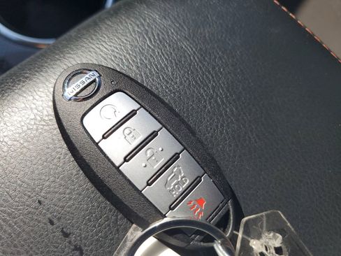 Used 2020 Nissan Pathfinder SL FWD image 29