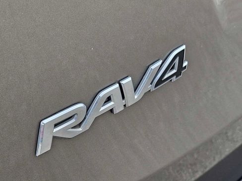 Used 2015 Toyota RAV4 LE image 12