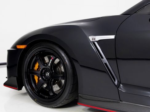 Used 2017 Nissan GT-R NISMO image 47