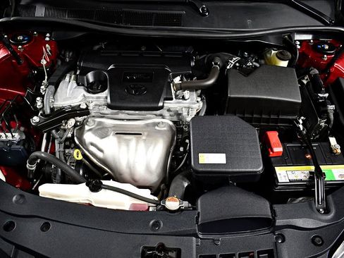 Used 2016 Toyota Camry SE image 38