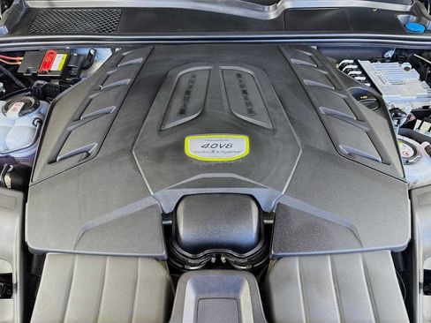 Used 2023 Porsche Cayenne Turbo S image 31