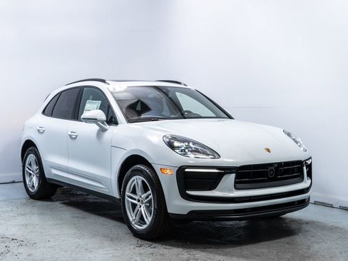 Certified 2026 Porsche Macan AWD/4WD image 9