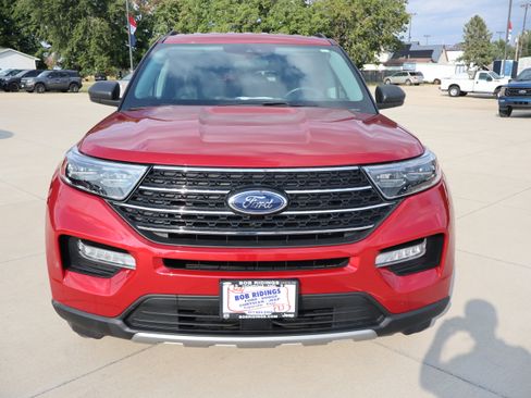 Used 2023 Ford Explorer XLT w/ Equipment Group 202A image 3